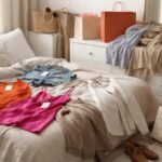 Ilustrácia bežných chýb pri nakupovaní oblečenia, ktoré zanechávajú prázdnu peňaženku