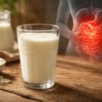 Sklenená fľaša kefíru vedľa grafu znázorňujúceho riziká a alergie či histamínové reakcie